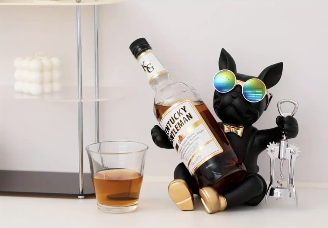 Sevgililer Gününde Erkeklere Özel Siyah Köpek Figürlü Şişe Rafı Heykeli